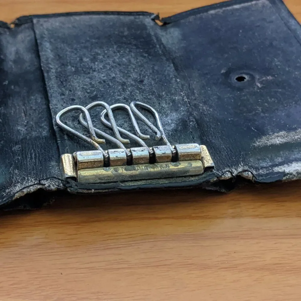 Louis Vuitton Epi Key Holder/Wallet #56💥PRICE DROP💥